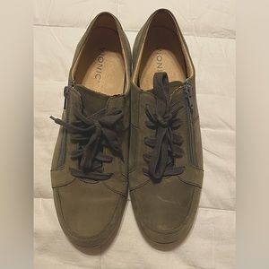 Vionic ladies loafers zip adjust, rarely worn.